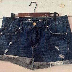 7 For All Mankind Womens 6 Weekend Short
Cut off Blue Jeans Shorts
Distressed